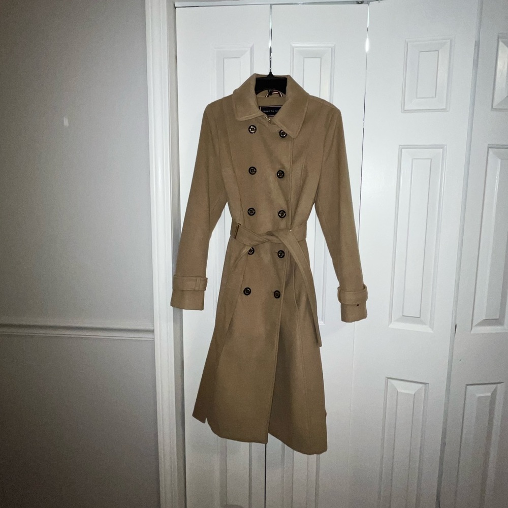 Medium sized, Tommy Hilfiger dress code